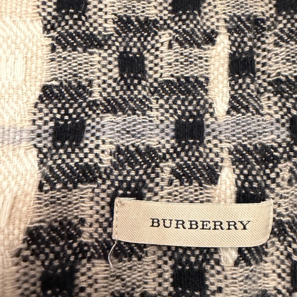 Burberry Black and Cream Patterned Scarf - Picture 5 of 6